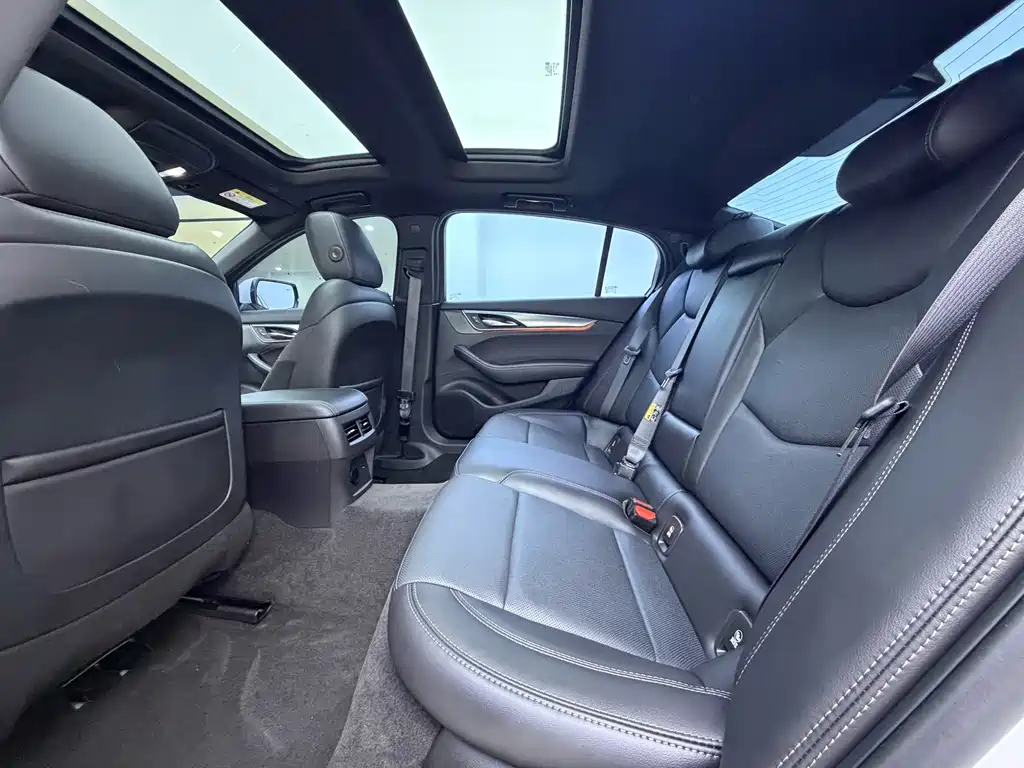 Cadillac CT5 — миниатюра 8