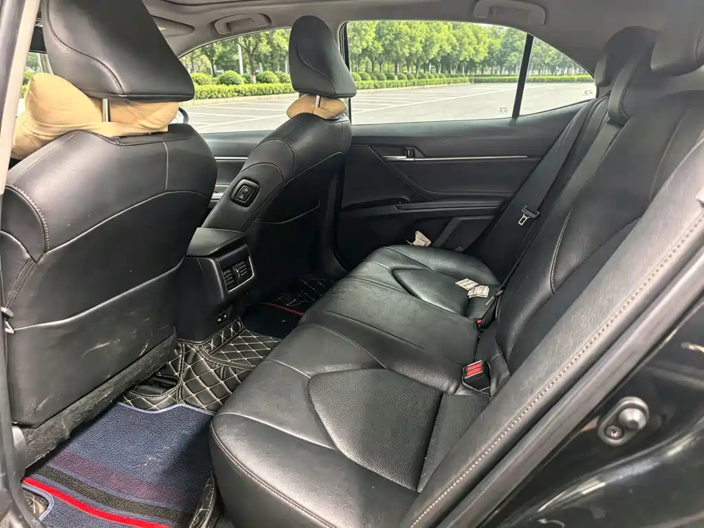 Toyota Camry — миниатюра 4