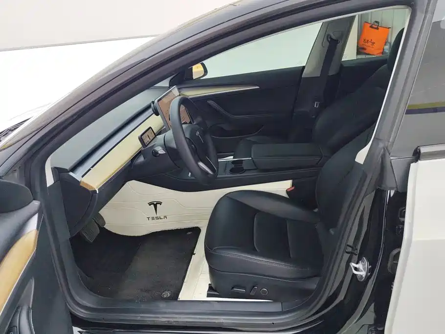 Tesla Model 3 — миниатюра 9
