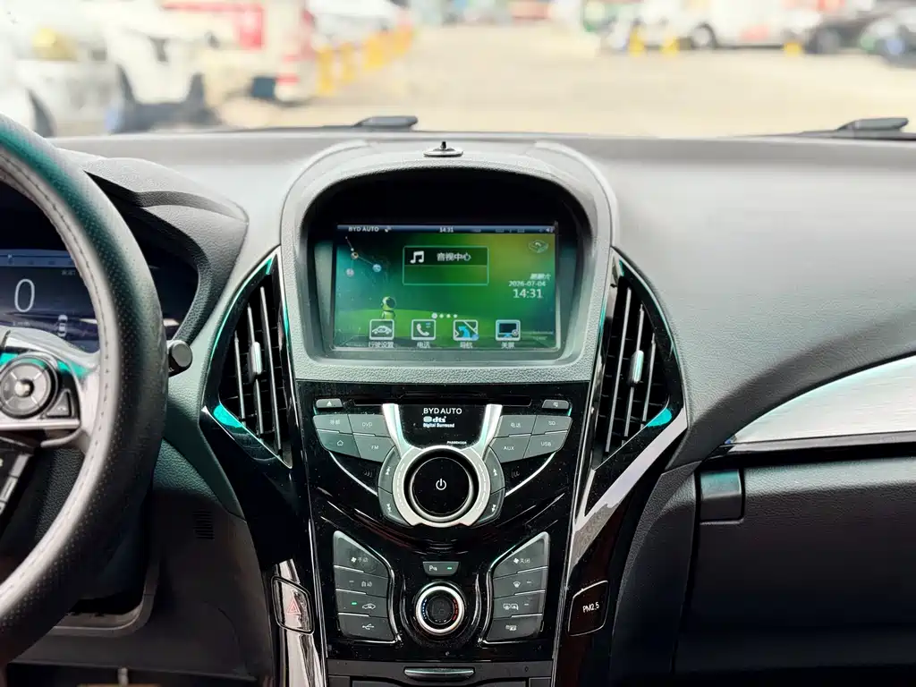 BYD Qin NEV 2016 EV300 Luxury
