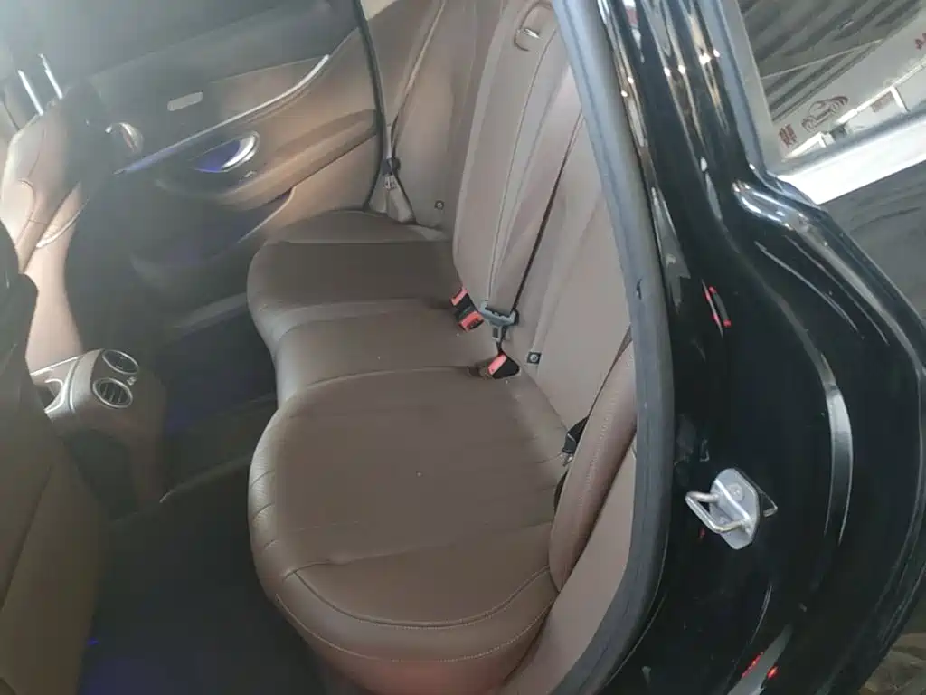 Mercedes-Benz E-Class — миниатюра 17