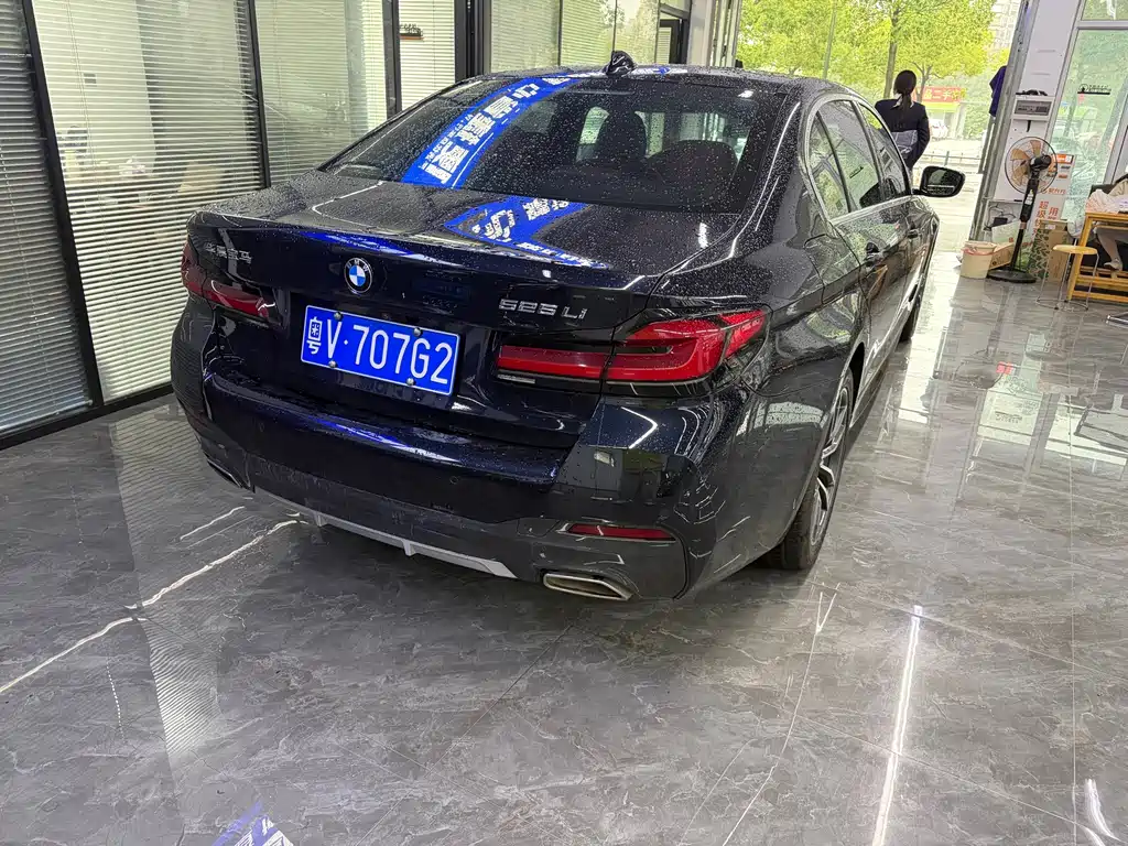 BMW 5 Series — миниатюра 9