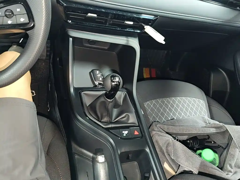 Roewe i5 — миниатюра 14