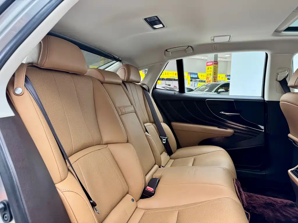 Lexus LS — миниатюра 11