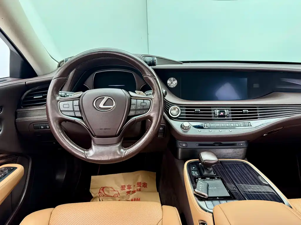 Lexus LS — миниатюра 17