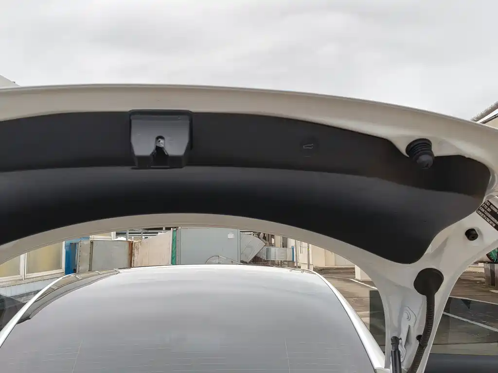 Tesla Model 3 — миниатюра 12