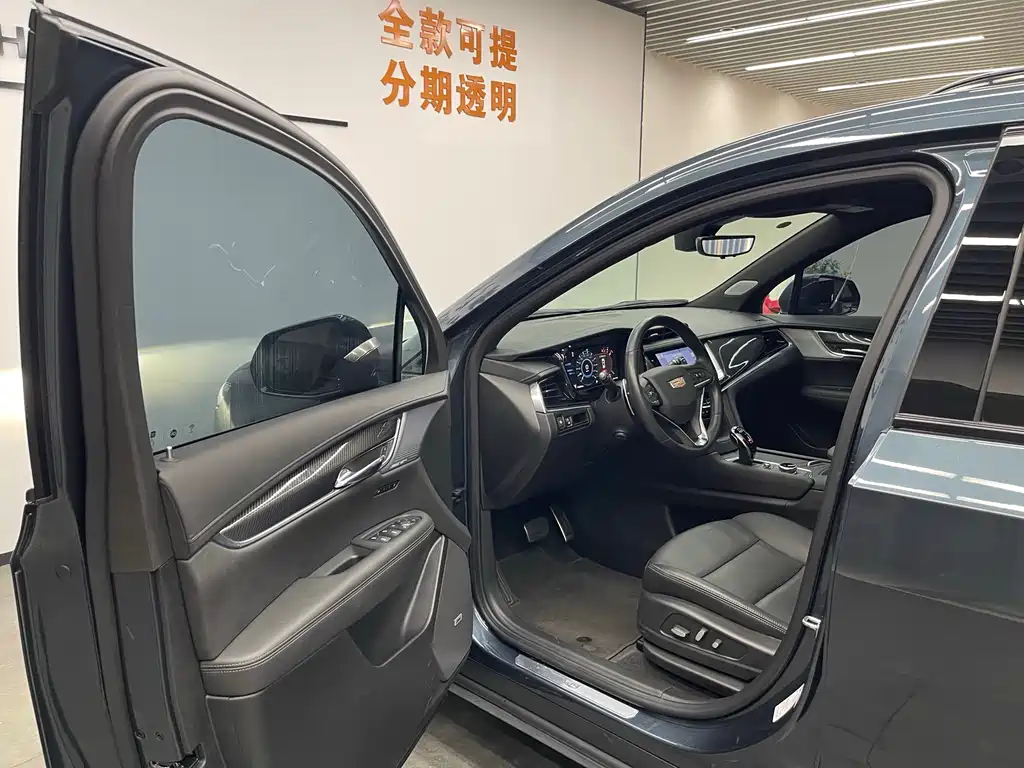 CADILLAC XT6