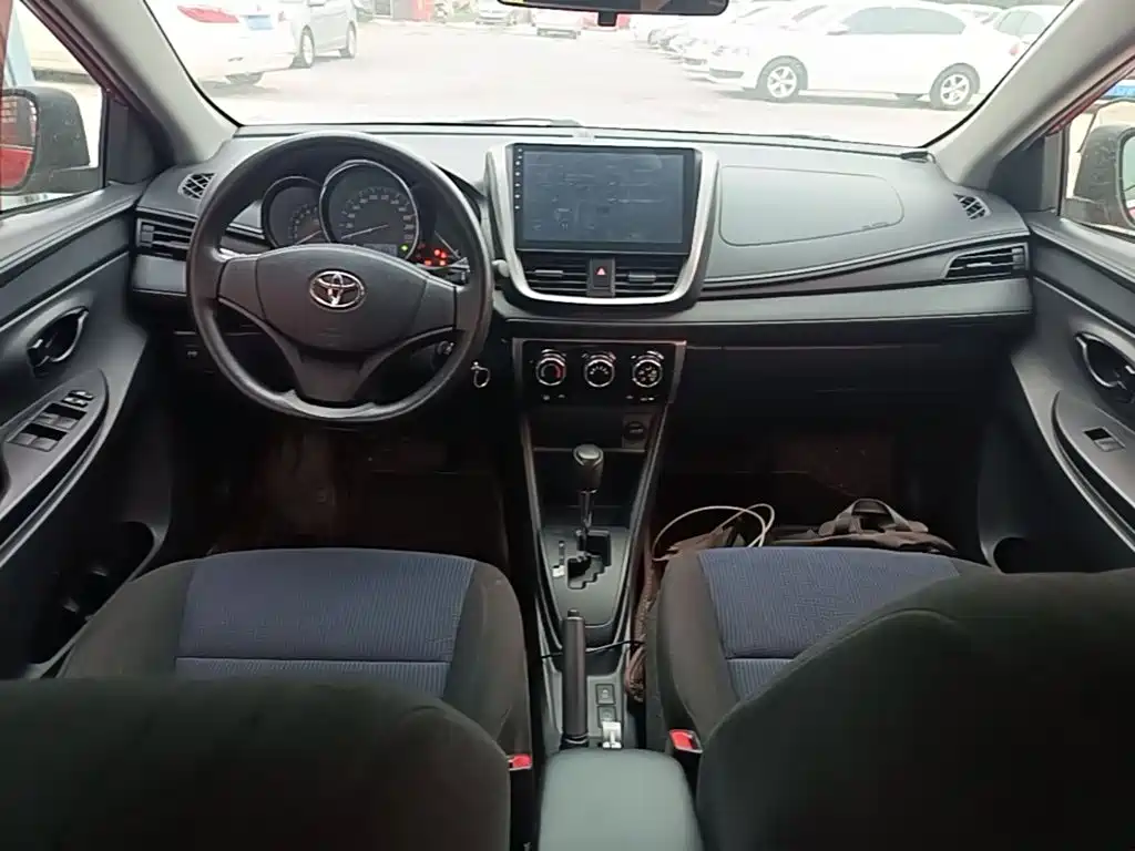 Toyota Yaris L — миниатюра 10