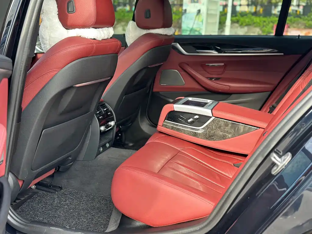 BMW 5 Series — миниатюра 6