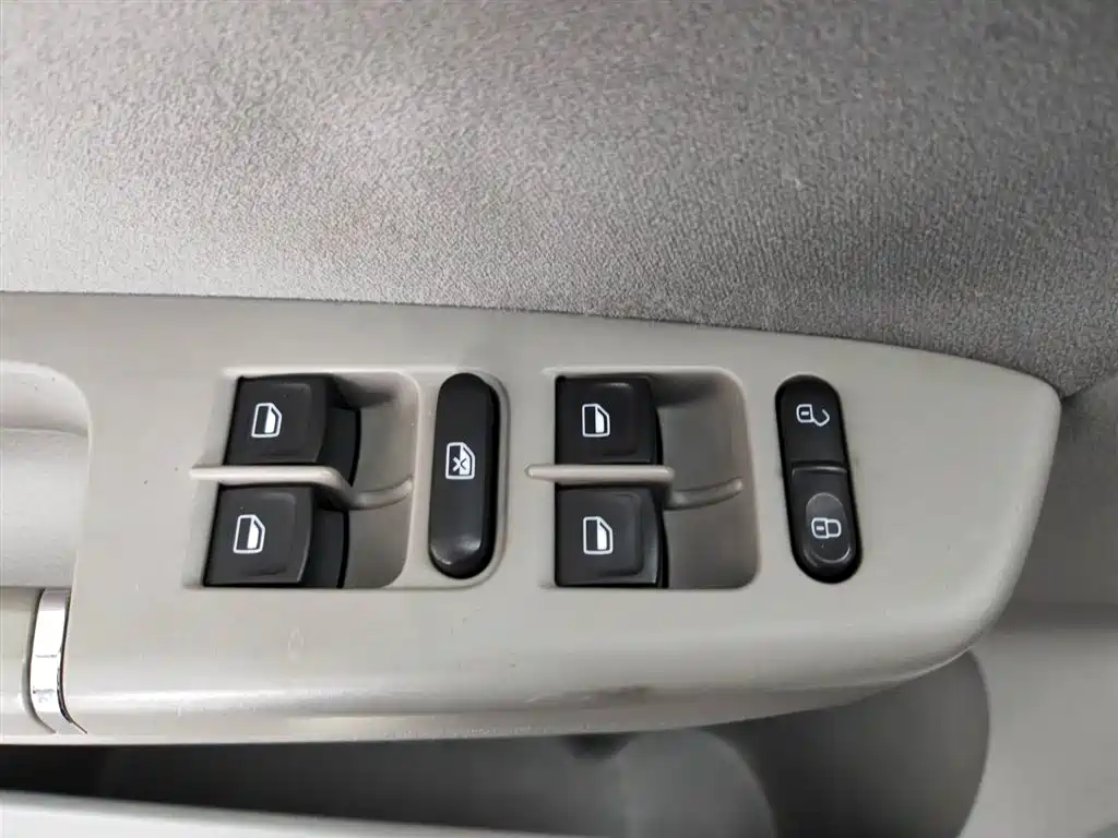 Volkswagen Bora 2013 1.6L AT Fashion