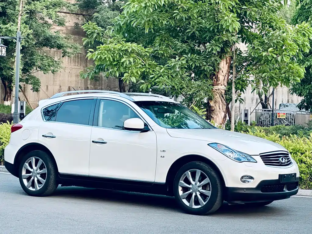 Infiniti QX50 2013 2.5L
