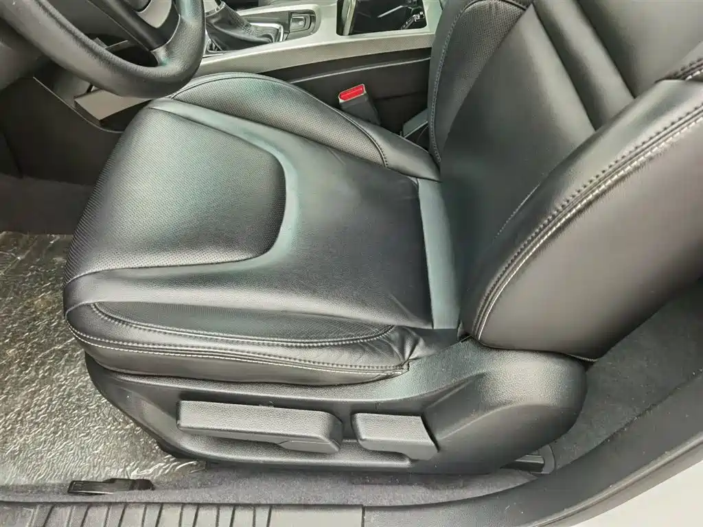 LUXGEN EXCELLENT 6 SUV