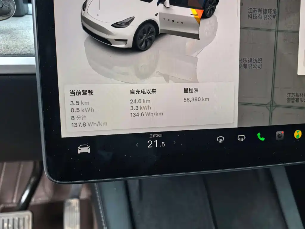 Tesla Model Y — миниатюра 8