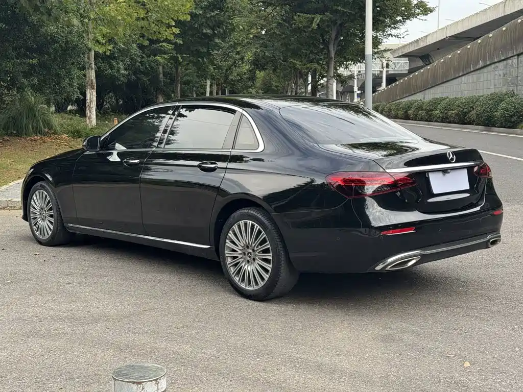 Mercedes-Benz E-Class — миниатюра 24