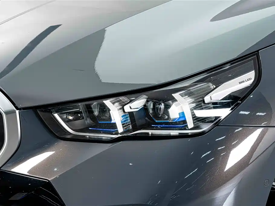BMW 5 Series — миниатюра 4