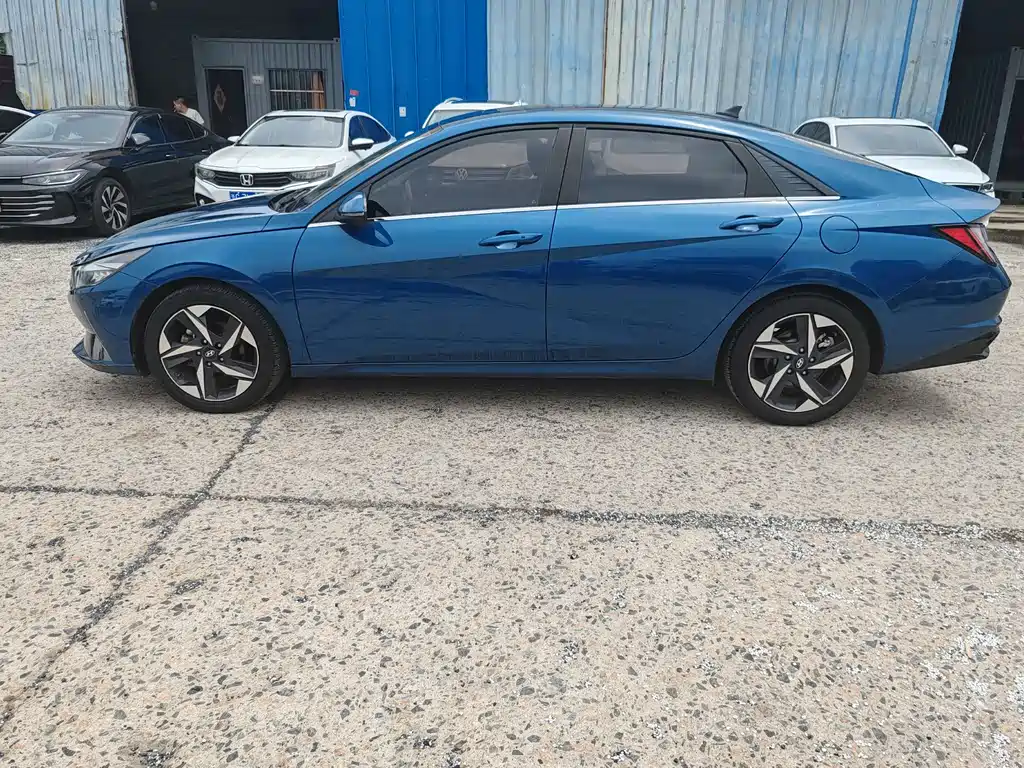 Hyundai Elantra — миниатюра 10