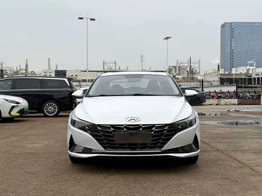 HYUNDAI ELANTRA
