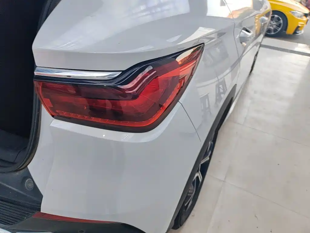 BYD Yuan Plus — миниатюра 8