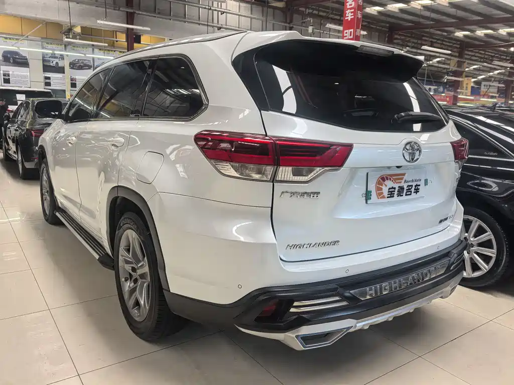 TOYOTA HIGHLANDER