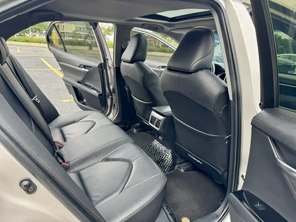 Toyota Camry — миниатюра 20