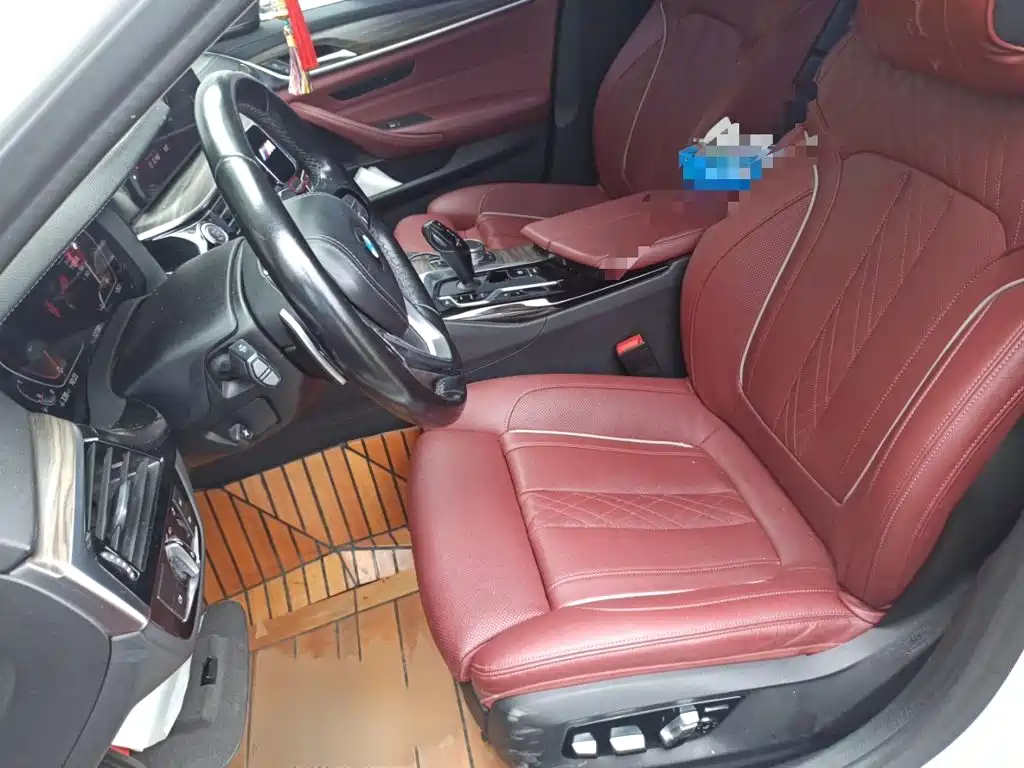 BMW 5 Series — миниатюра 8