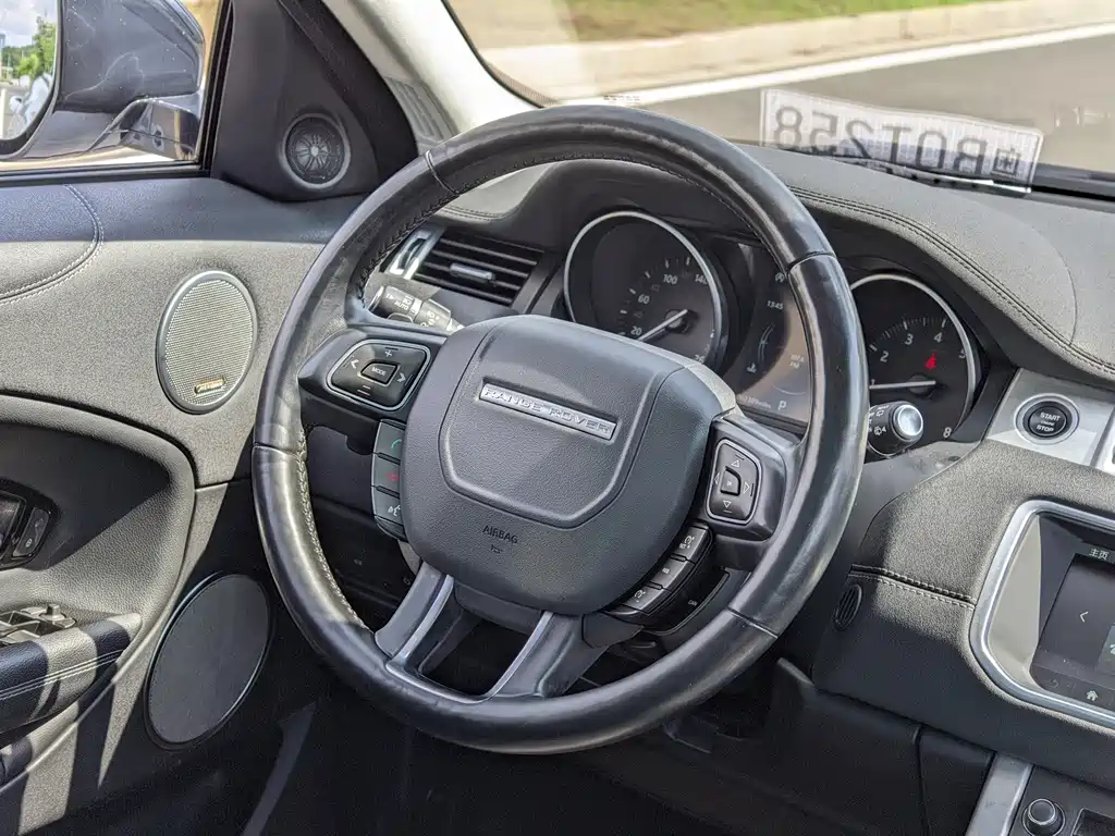 Land Rover Evoque — миниатюра 6