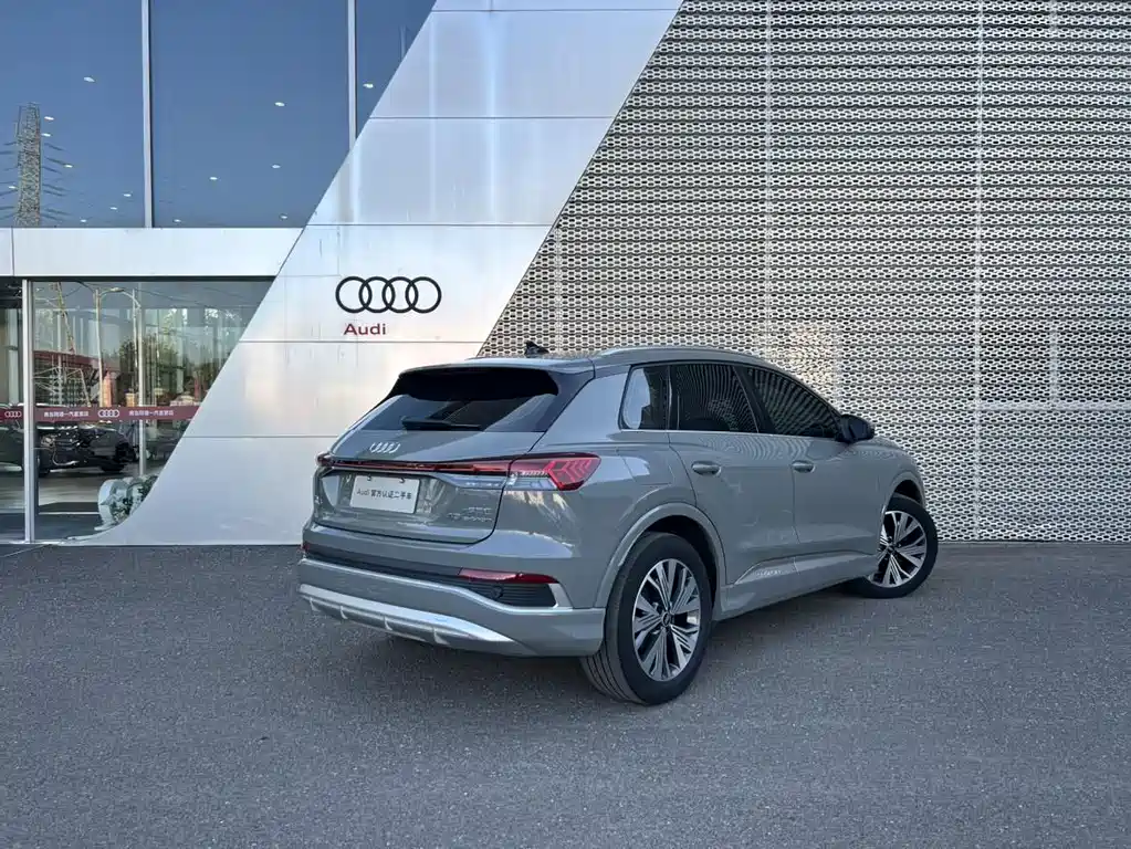 AUDI Q4 E TRON