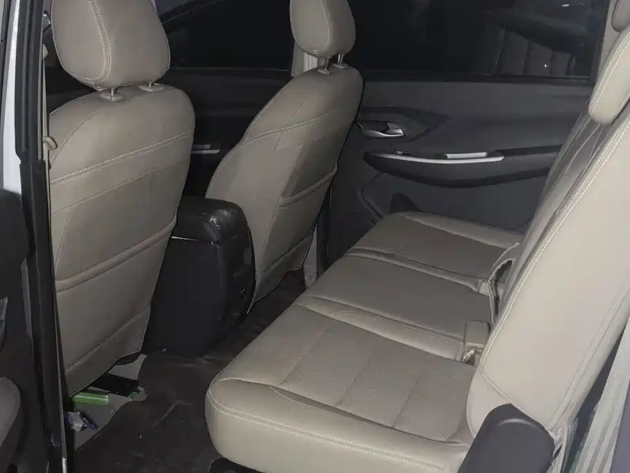 Wuling Hongguang — миниатюра 11