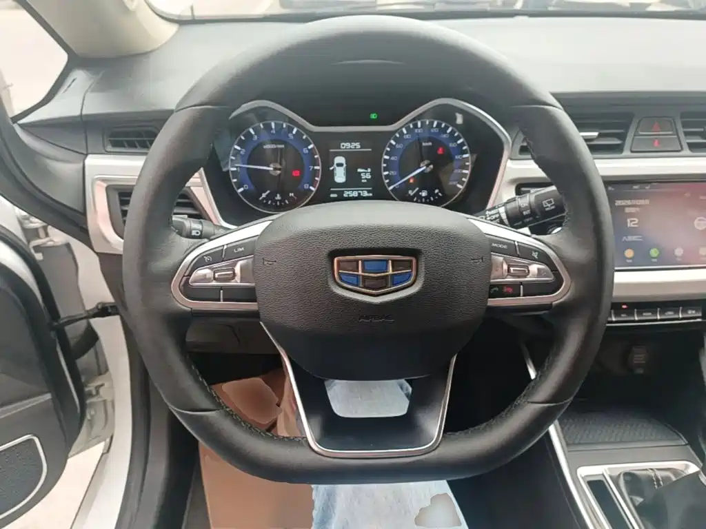Geely Vision X3 — миниатюра 11