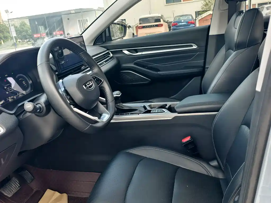 Geely Emgrand — миниатюра 15