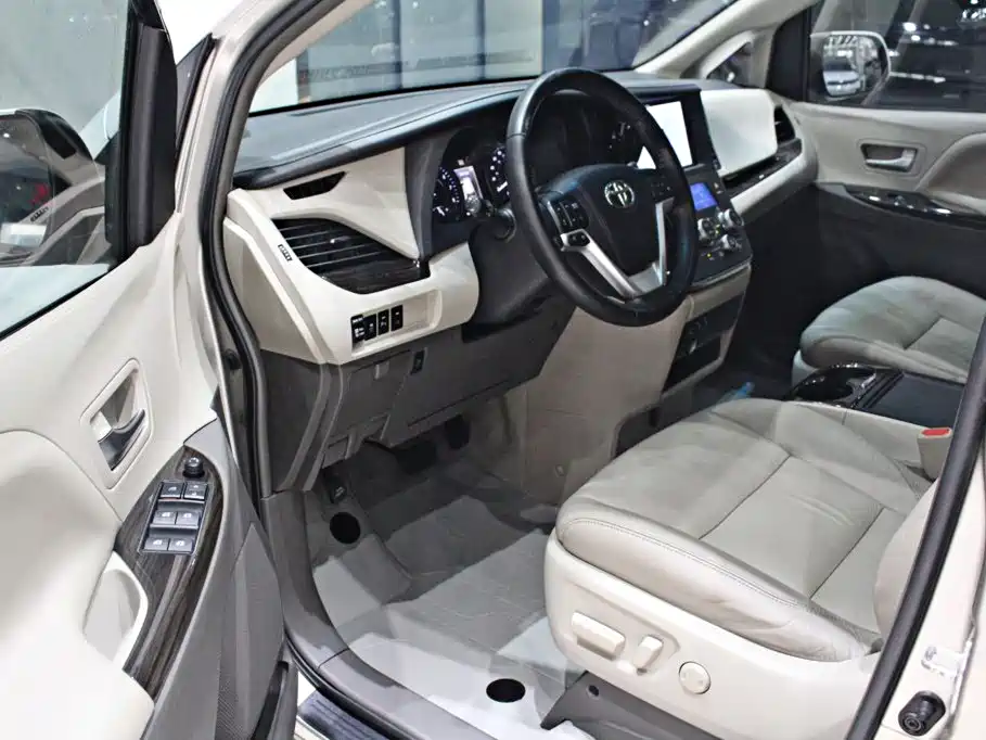 Toyota Sienna — миниатюра 4
