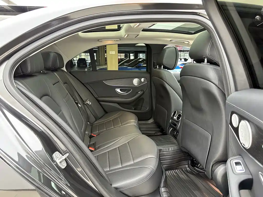 Mercedes-Benz C-Class — миниатюра 9