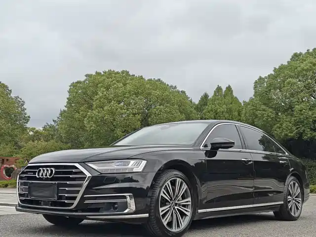 AUDI  A8 2022