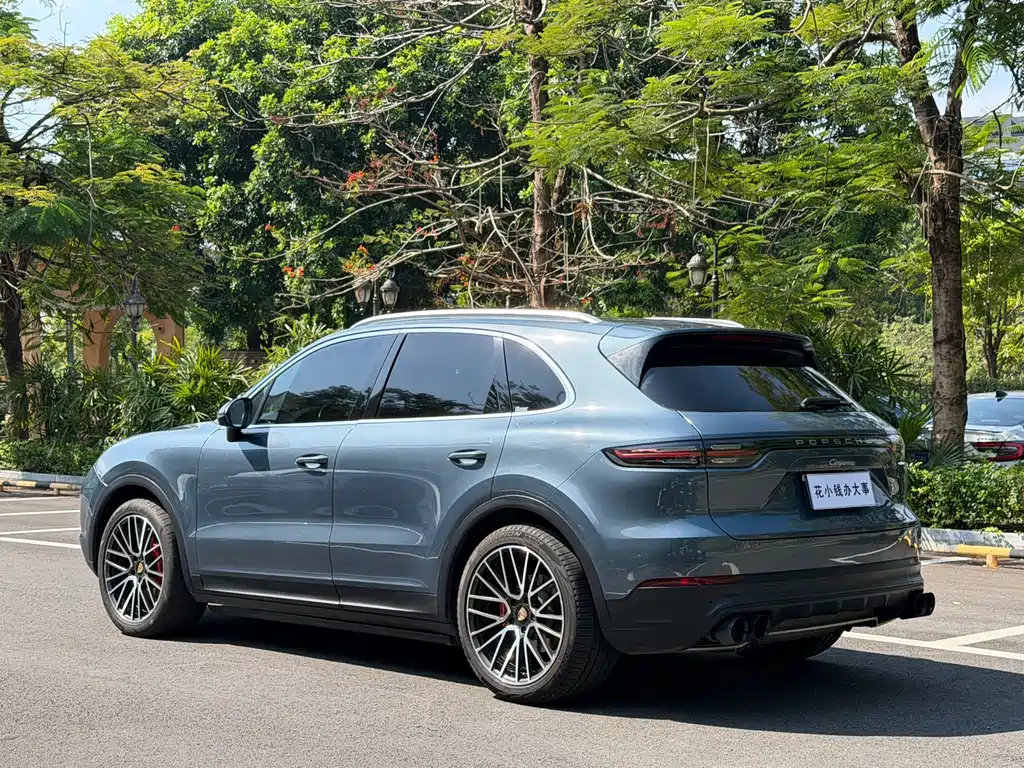 Porsche Cayenne — миниатюра 7