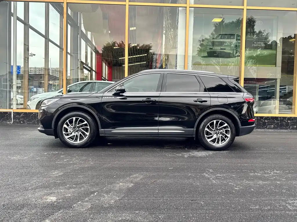 Lincoln Corsair — миниатюра 9