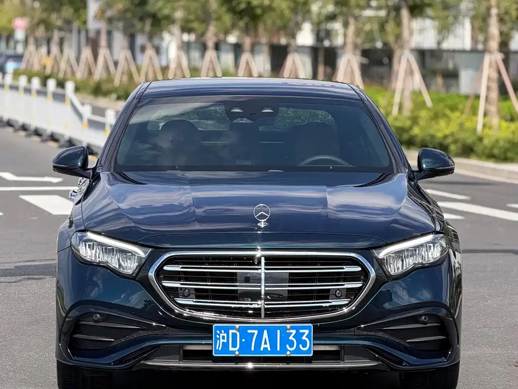 Mercedes-Benz E-Class — миниатюра 11