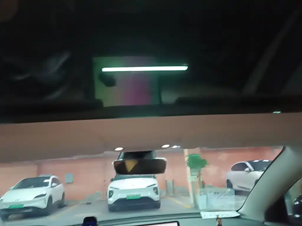 Tesla Model 3 — миниатюра 18