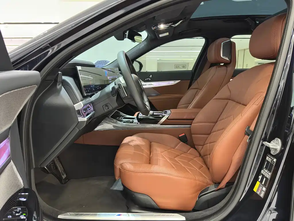 BMW i7 — миниатюра 7