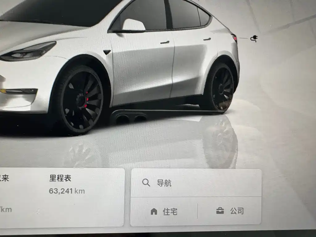 Tesla Model Y — миниатюра 12