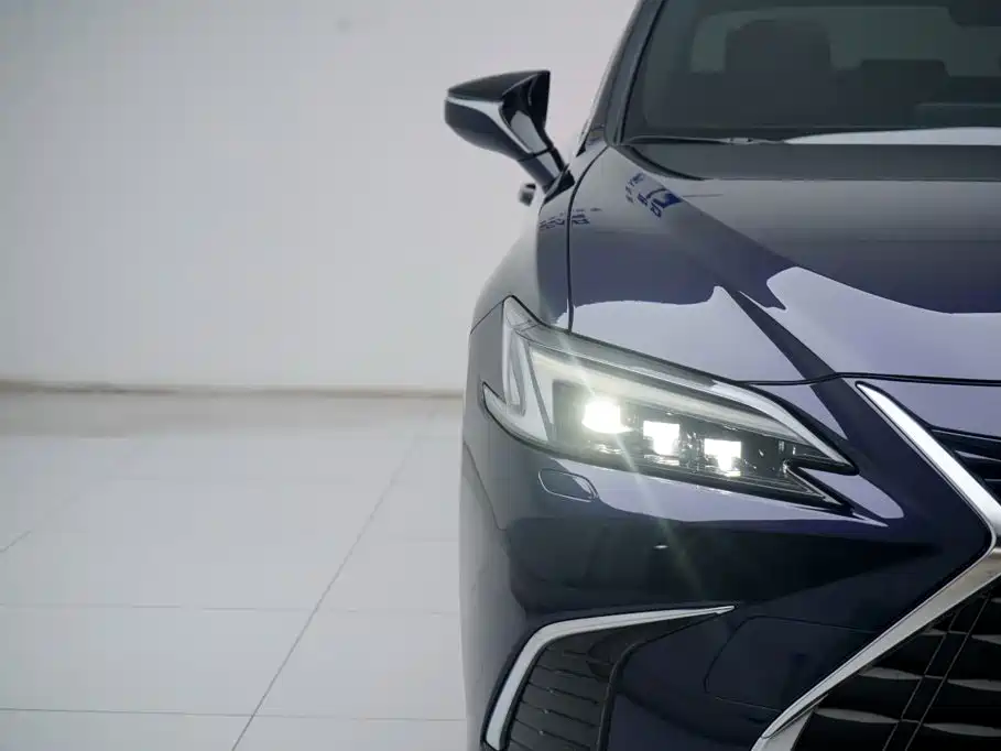 Lexus ES — миниатюра 12