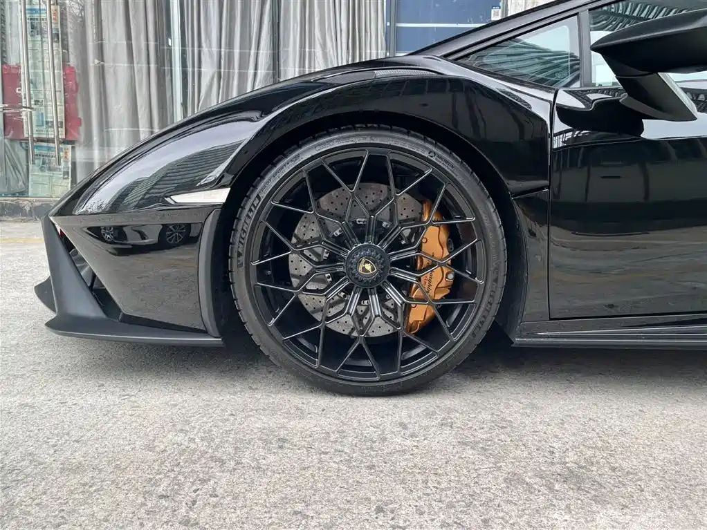 LAMBORGHINI HURACÁN