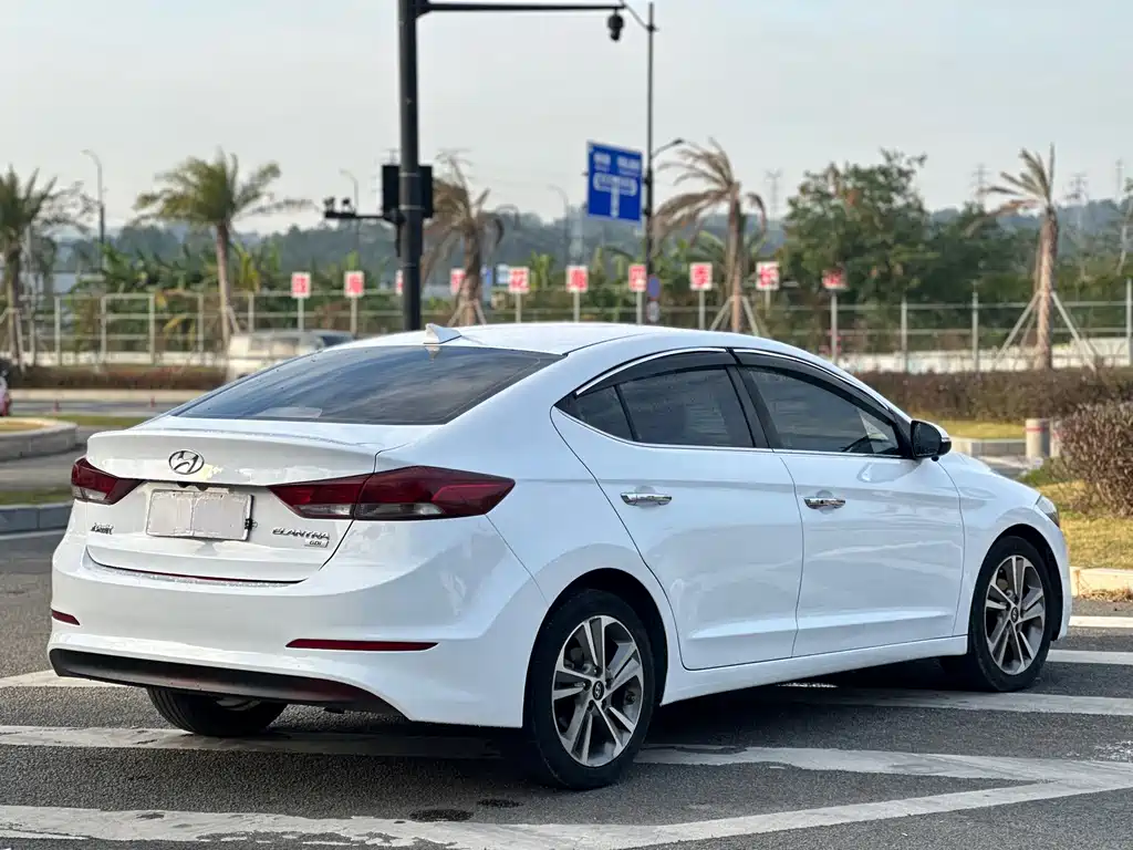 Hyundai Elantra — миниатюра 15