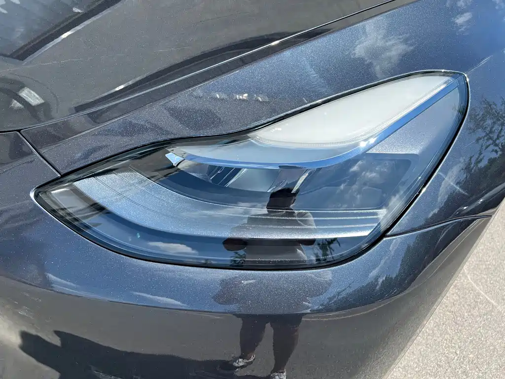 Tesla Model Y — миниатюра 16