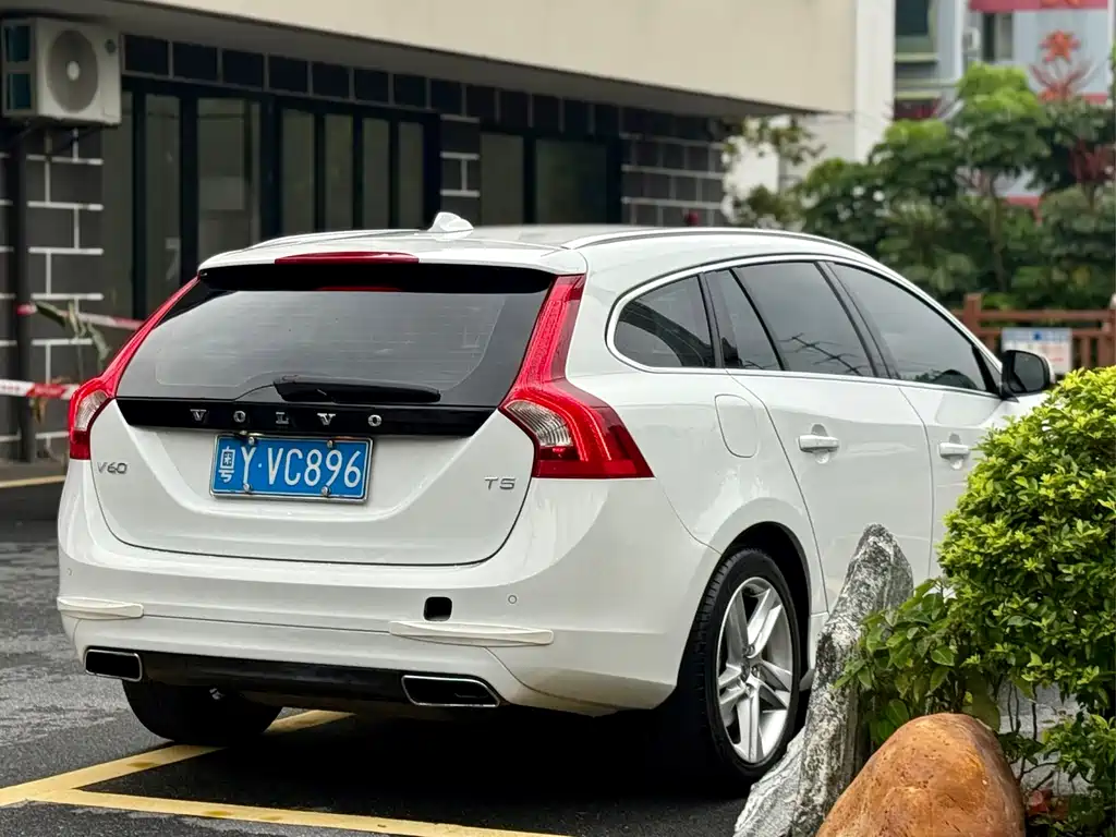 Volvo V60 — миниатюра 6