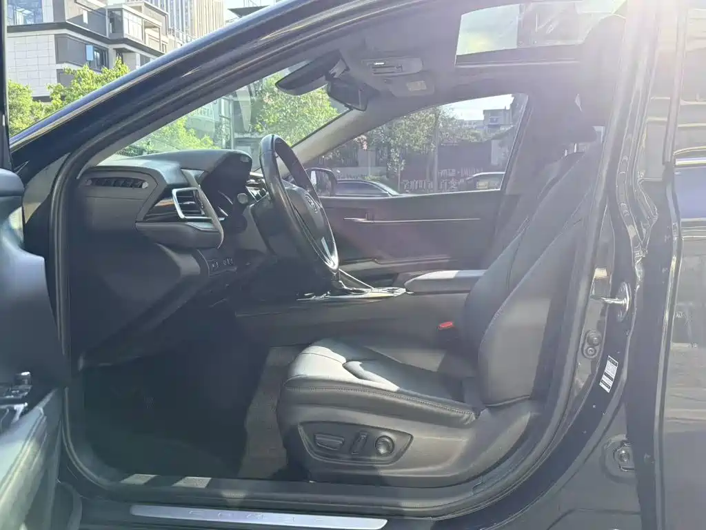 Toyota Camry — миниатюра 21