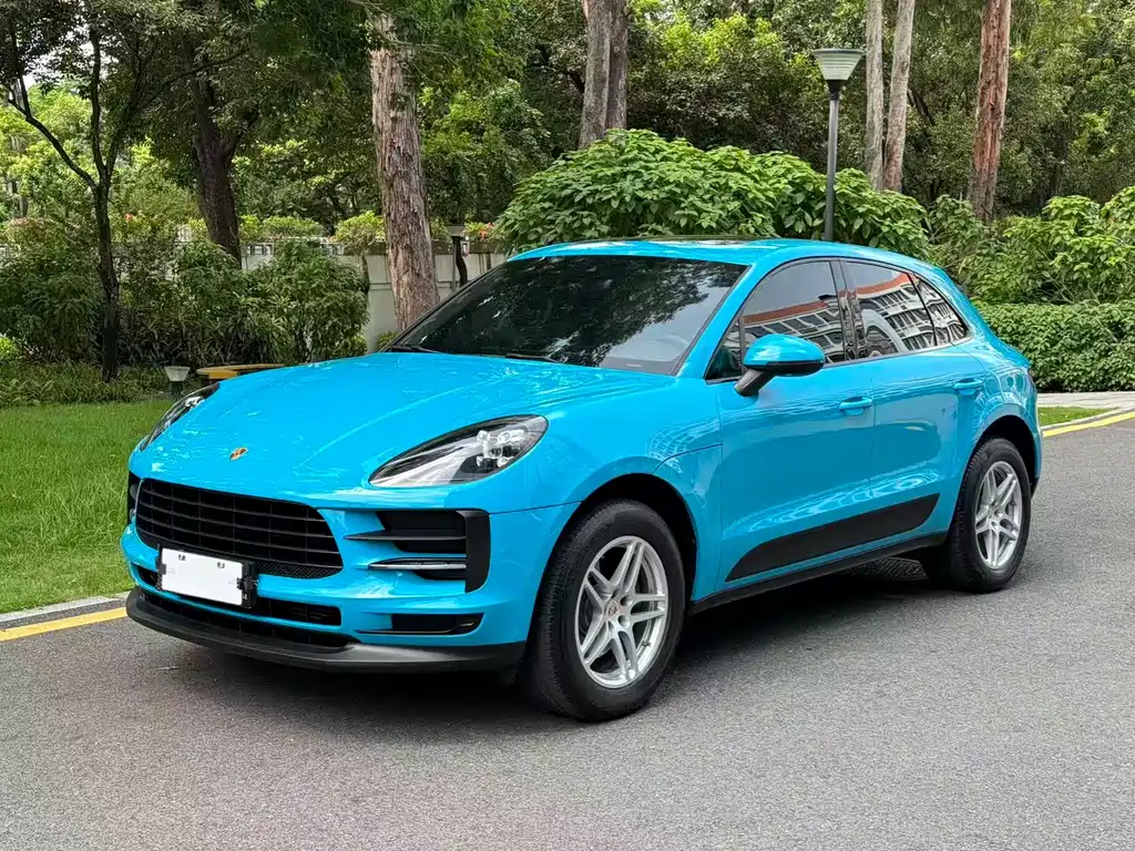 PORSCHE MACAN