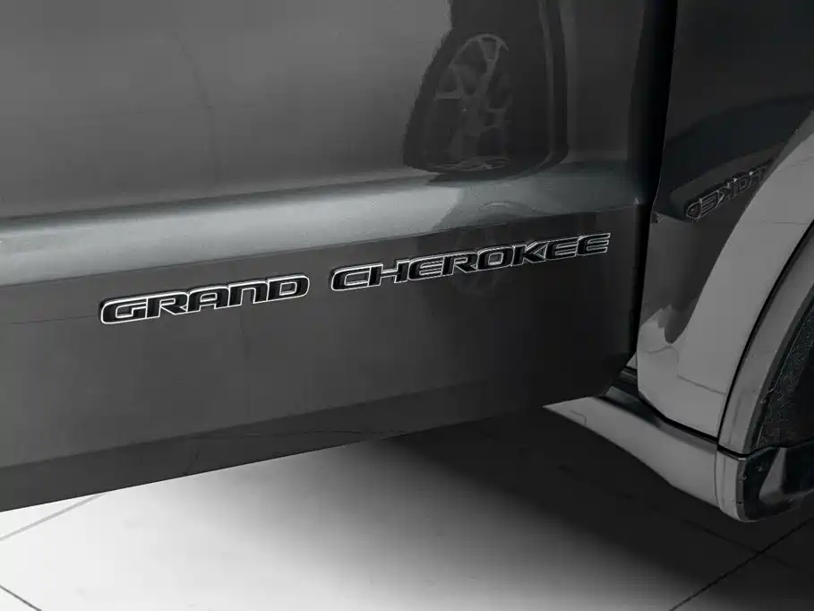 Jeep Grand Cherokee (Import) — миниатюра 36