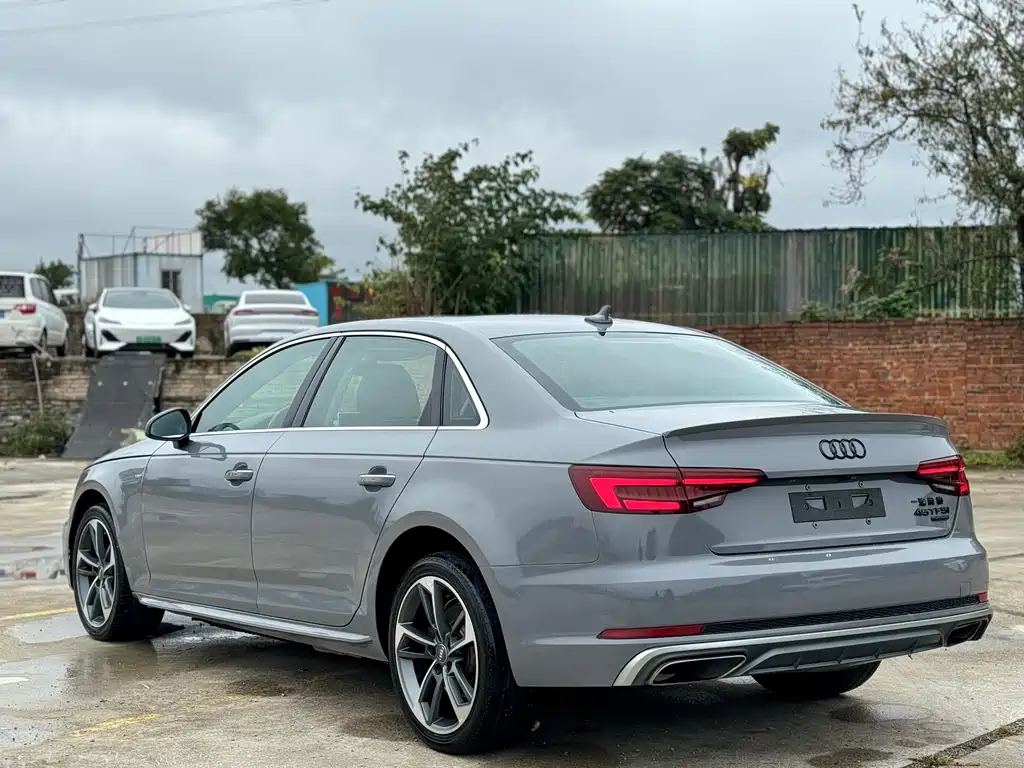 AUDI A4L