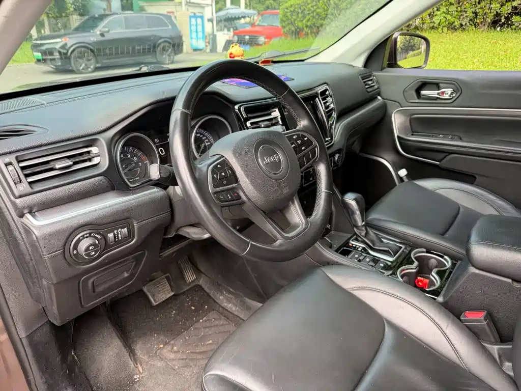 Jeep Grand Commander — миниатюра 7