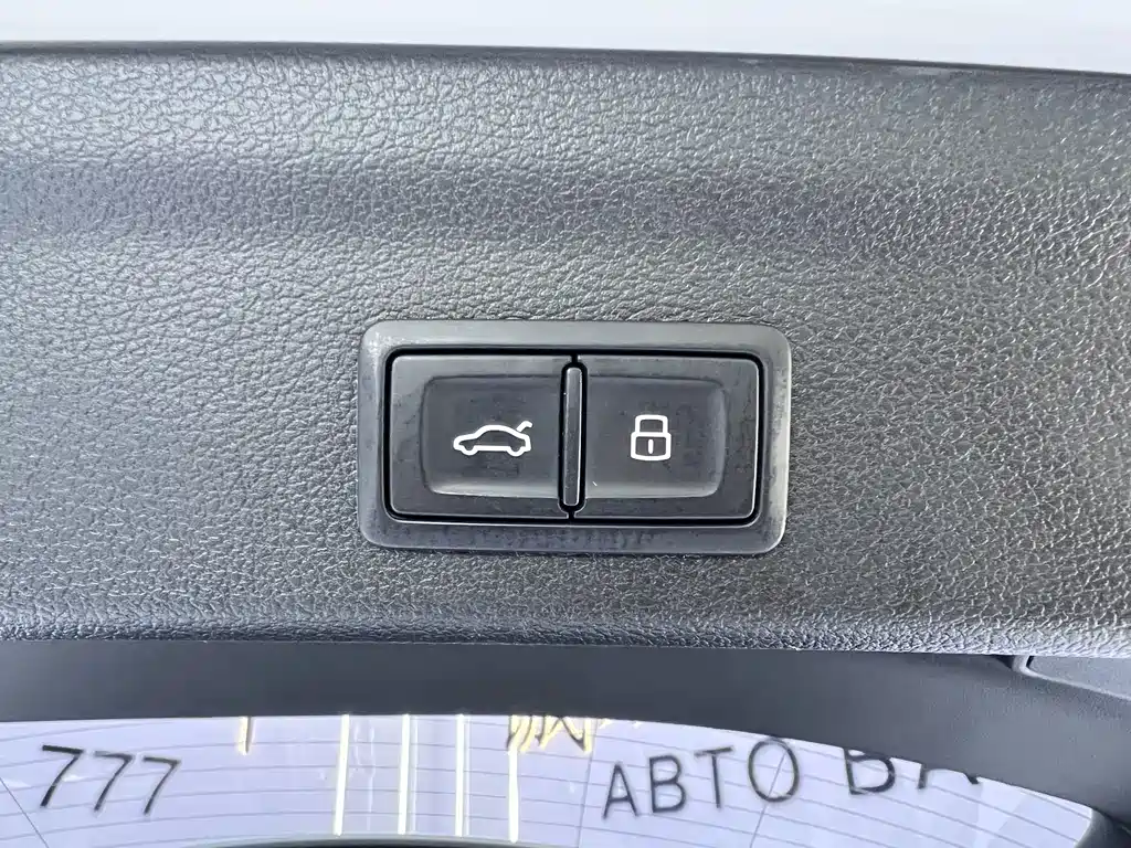 Audi Q3 2023 — фото 18